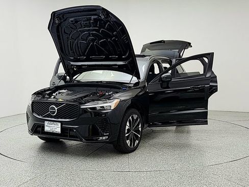 New 2026 Volvo XC60 B5 Plus w/ Protection Package Premier AWD/4WD image 9