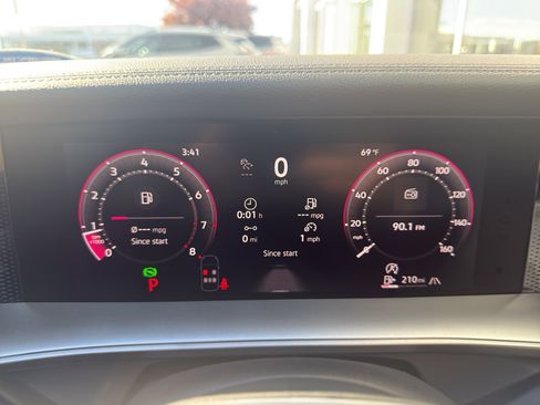 New 2026 Volkswagen Tiguan SE image 9