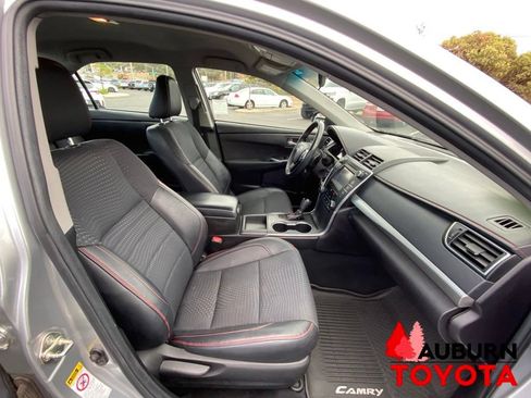 Used 2015 Toyota Camry SE FWD image 11