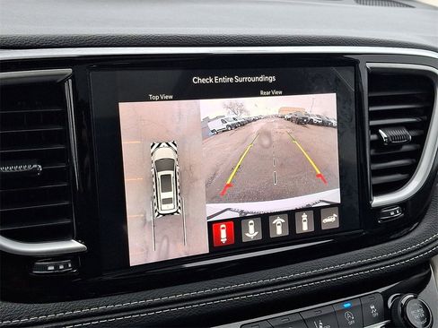 Certified 2024 Chrysler Pacifica Limited image 15