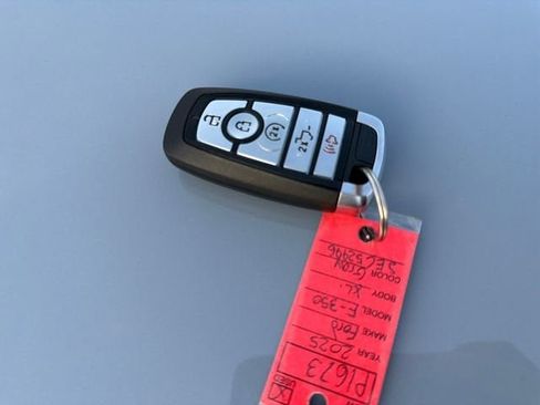 Used 2025 Ford F350 Lariat w/ FX4 Off-Road Package image 29