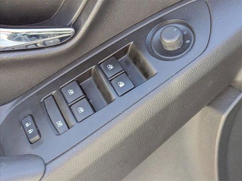 Used 2019 Chevrolet Trax LT w/ LT Convenience Package image 12