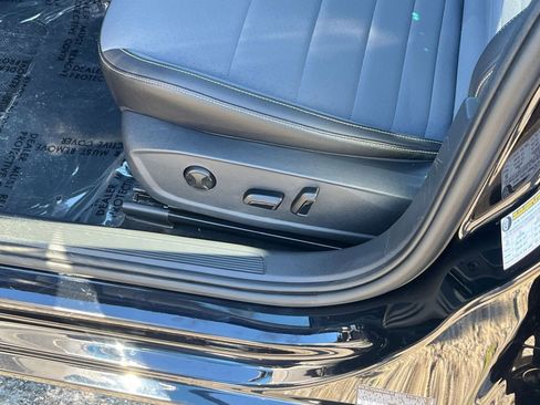 Used 2025 Volkswagen Jetta SE image 23