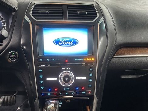 Used 2016 Ford Explorer Platinum image 22