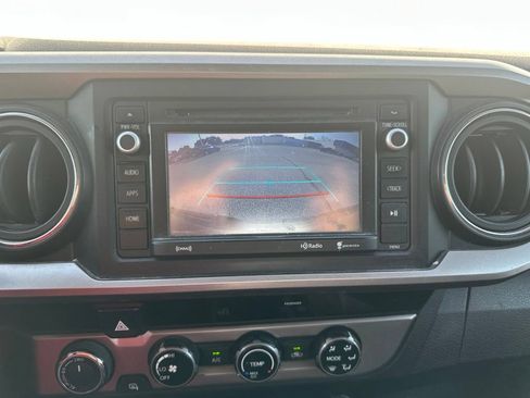 Used 2017 Toyota Tacoma SR5 AWD/4WD image 36