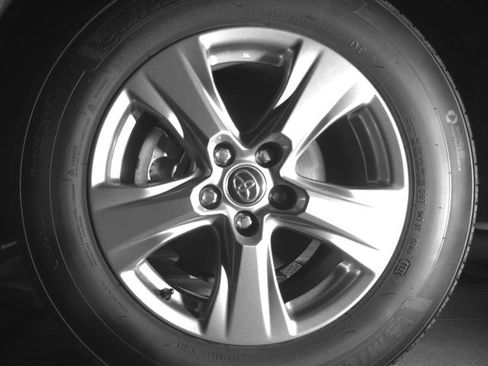 Used 2025 Toyota RAV4 XLE AWD/4WD image 9