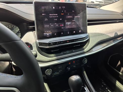 Used 2022 Jeep Compass Latitude FWD image 24