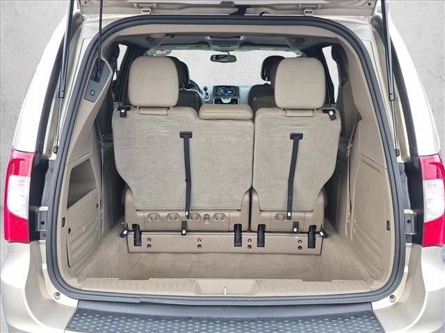 Used 2015 Chrysler Town & Country Touring FWD image 6