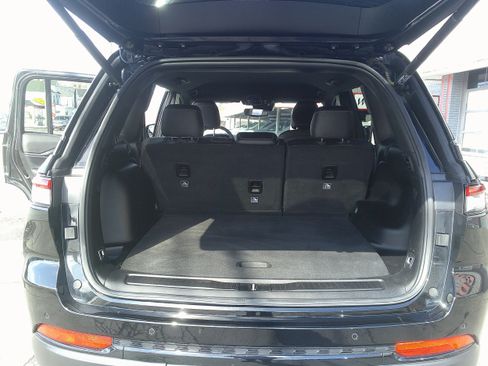 Used 2023 Jeep Grand Cherokee Altitude image 21