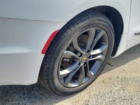 Used 2024 Chrysler Pacifica Touring-L w/ Road Tripper Package FWD image 5