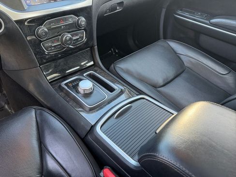 Used 2020 Chrysler 300 Limited RWD image 18