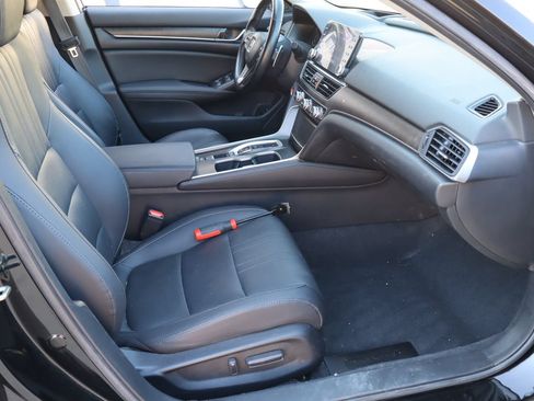Used 2020 Honda Accord Touring image 16
