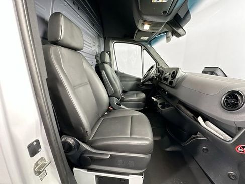 Used 2025 Mercedes-Benz Sprinter 2500 image 22