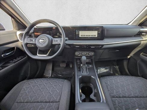 Used 2025 Nissan Kicks SV w/ Charging Package image 15