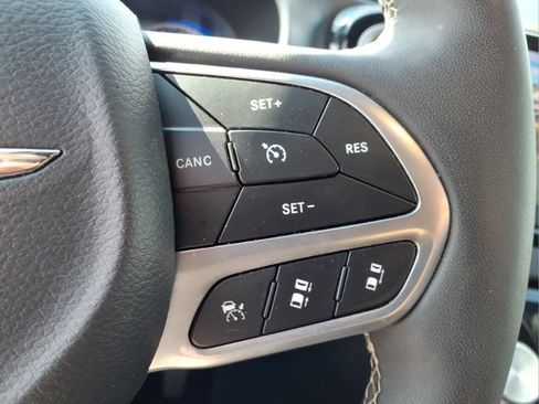 Used 2025 Chrysler Pacifica Select FWD image 20