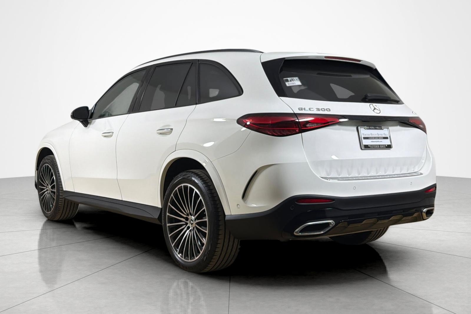 Used 2024 Mercedes-Benz GLC 300 4MATIC image 3