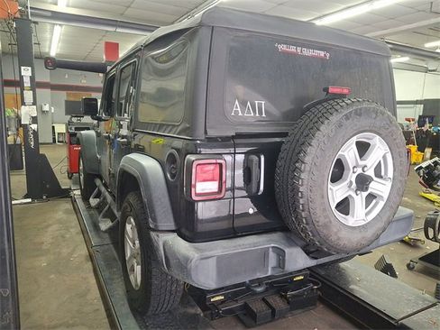 Used 2018 Jeep Wrangler Unlimited Sport S image 7