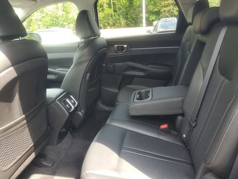 Used 2024 Kia Sorento S FWD image 10