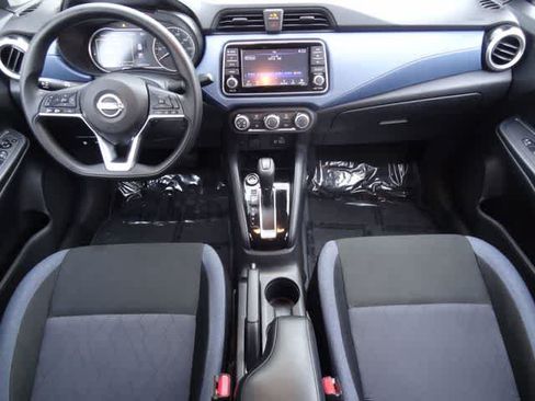 Used 2025 Nissan Versa SV FWD image 10