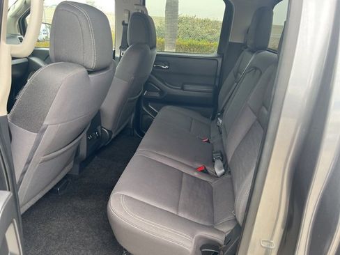 Used 2022 Nissan Frontier SV image 12