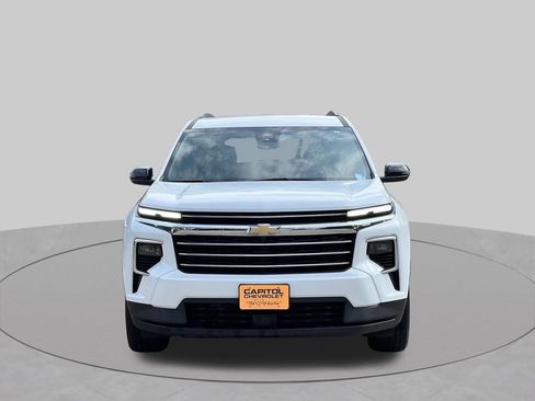 Used 2025 Chevrolet Traverse LT FWD image 6
