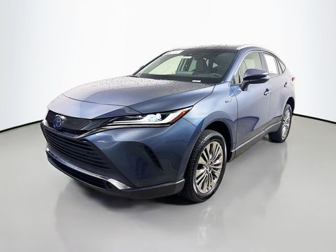 Certified 2021 Toyota Venza XLE w/ Softex Package AWD/4WD image 3