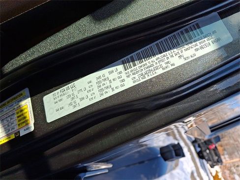 Used 2017 Jeep Wrangler Unlimited Sahara w/ Connectivity Group image 27