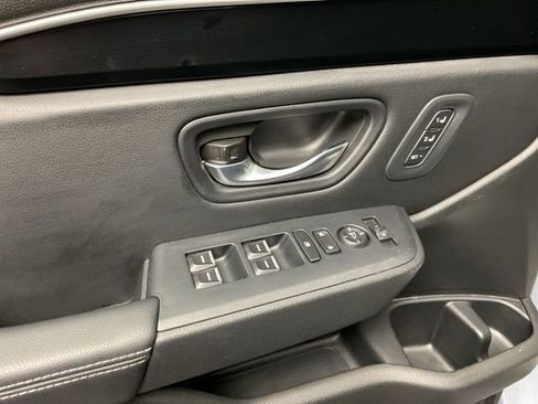 Certified 2025 Honda Pilot Touring image 10