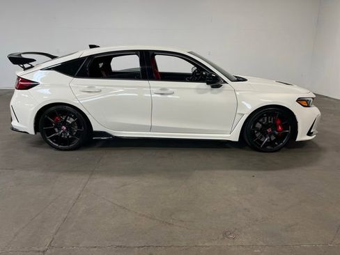 Used 2023 Honda Civic Type R image 2