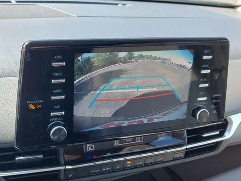 Used 2024 Toyota Sienna XLE w/ XLE Plus Package FWD image 20