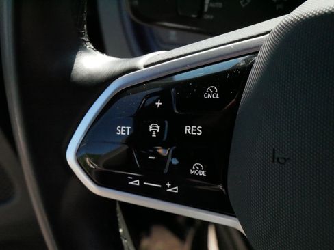 Certified 2025 Volkswagen ID. Buzz Pro S RWD image 26