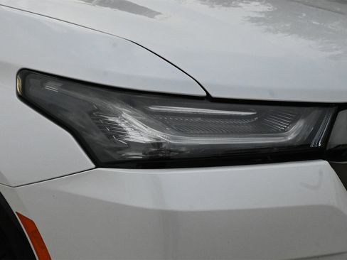 Used 2022 Chevrolet Traverse Premier w/ Redline Edition image 27