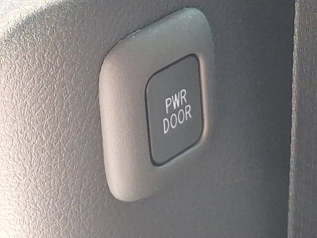 Used 2026 Toyota Sienna XLE FWD image 16