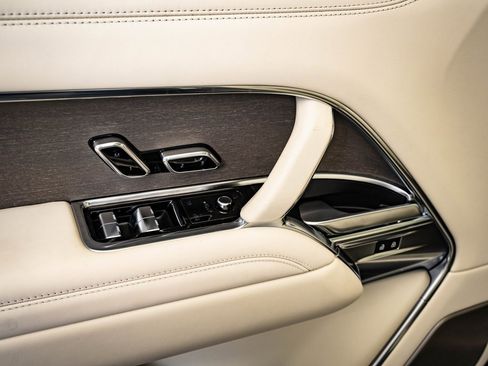 New 2026 Land Rover Range Rover SV image 22