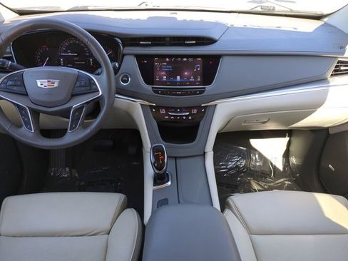 Used 2017 Cadillac XT5 Luxury w/ Driver Awareness Package image 14