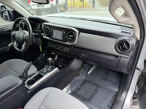 Used 2019 Toyota Tacoma SR5 RWD image 12