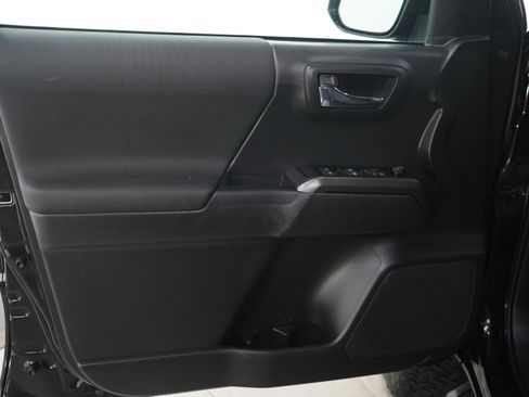 Used 2022 Toyota Tacoma TRD Sport AWD/4WD image 19