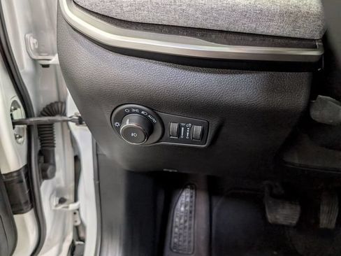 Used 2023 Jeep Compass Latitude AWD/4WD image 19