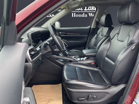 Used 2024 Kia Telluride S w/ S Sunroof Package image 9