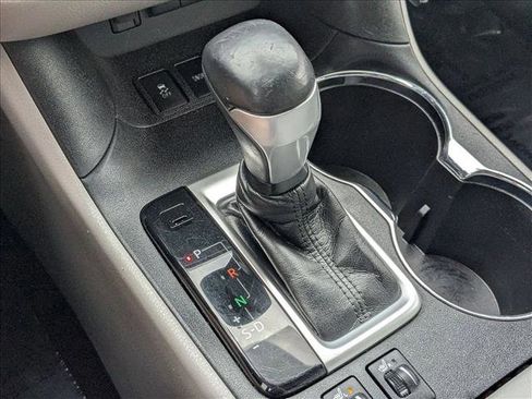 Used 2018 Toyota Highlander XLE AWD/4WD image 12