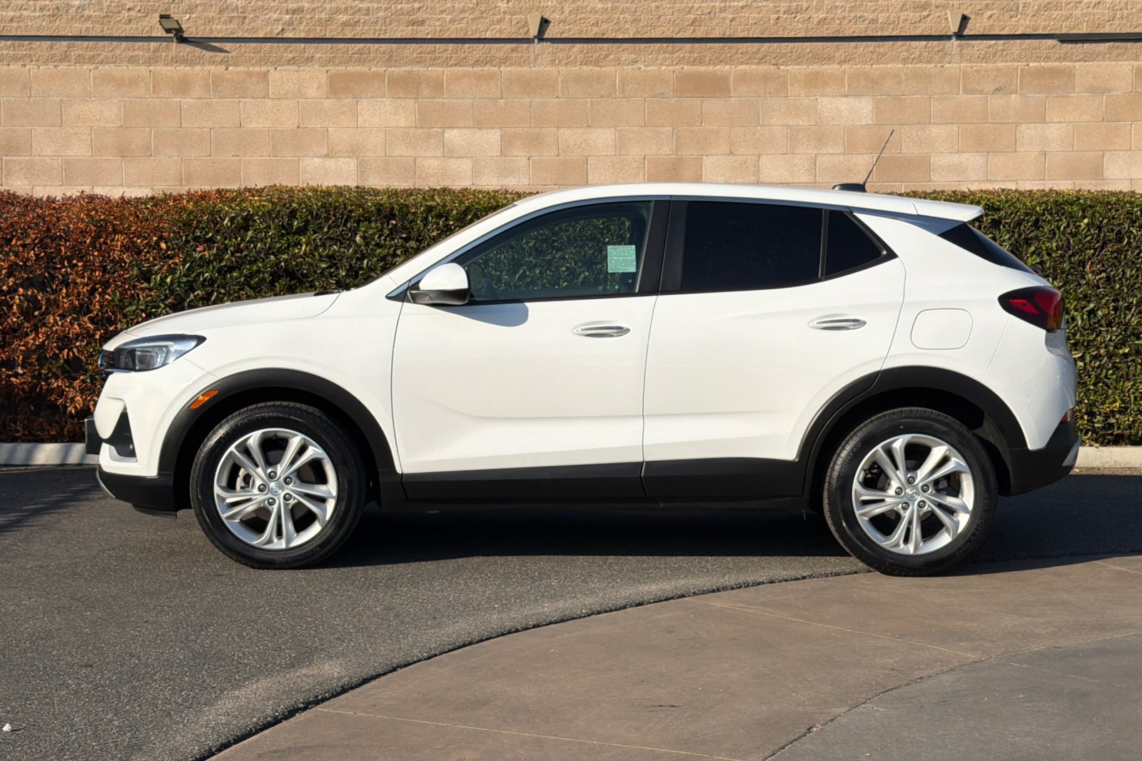 Used 2023 Buick Encore GX Preferred w/ Cold Weather Comfort Package FWD image 7