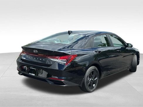 Used 2023 Hyundai Elantra SEL FWD image 7