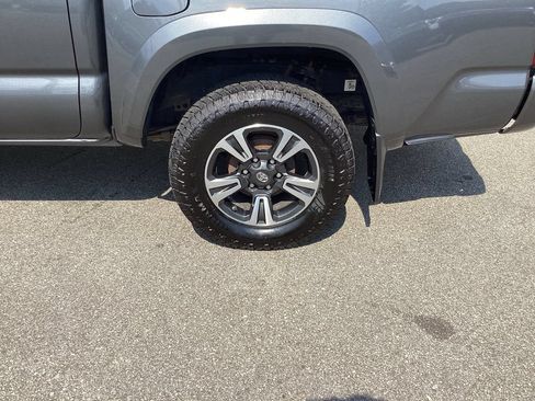 Used 2018 Toyota Tacoma TRD Sport AWD/4WD image 21
