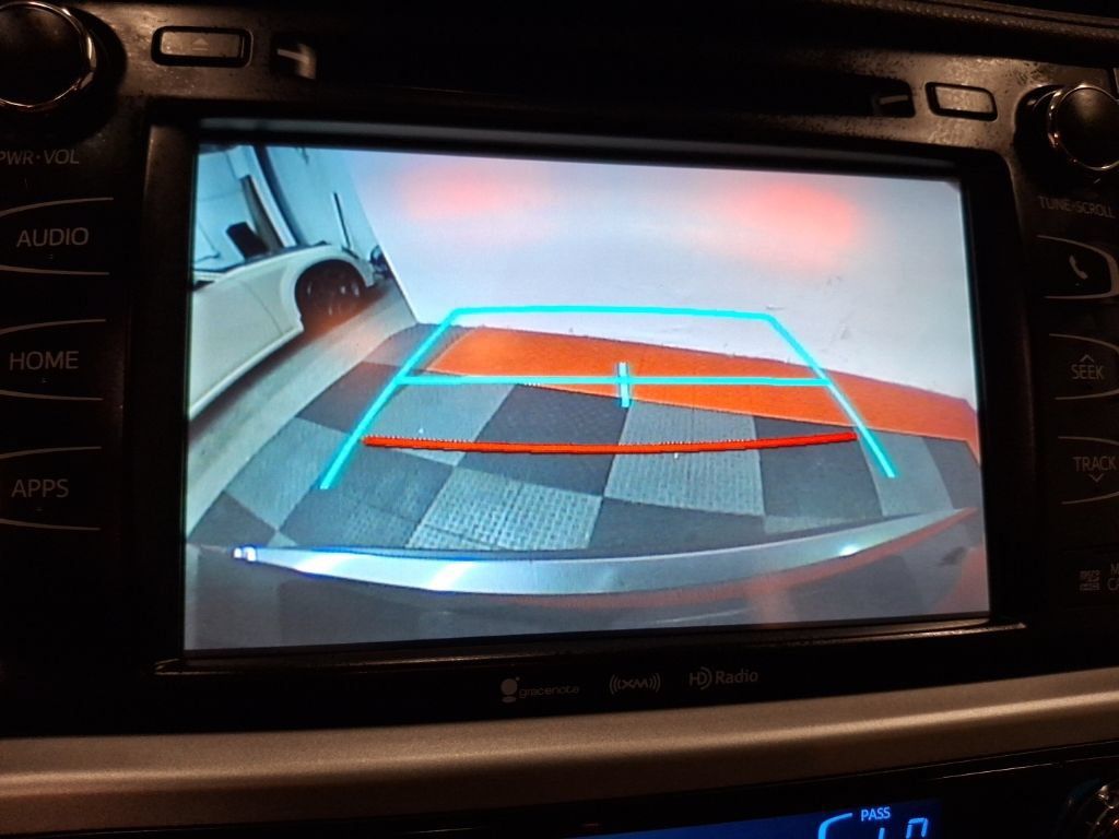 Used 2018 Toyota Highlander SE AWD/4WD image 25
