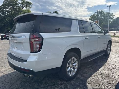 Used 2023 Chevrolet Suburban Premier AWD/4WD image 5