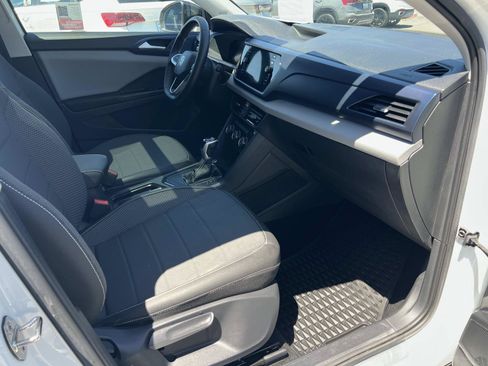 Certified 2023 Volkswagen Taos SE w/ Panoramic Sunroof Package FWD image 30