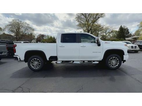 New 2026 Chevrolet Silverado 2500 LT w/ Z71 Chrome Sport Edition AWD/4WD image 9