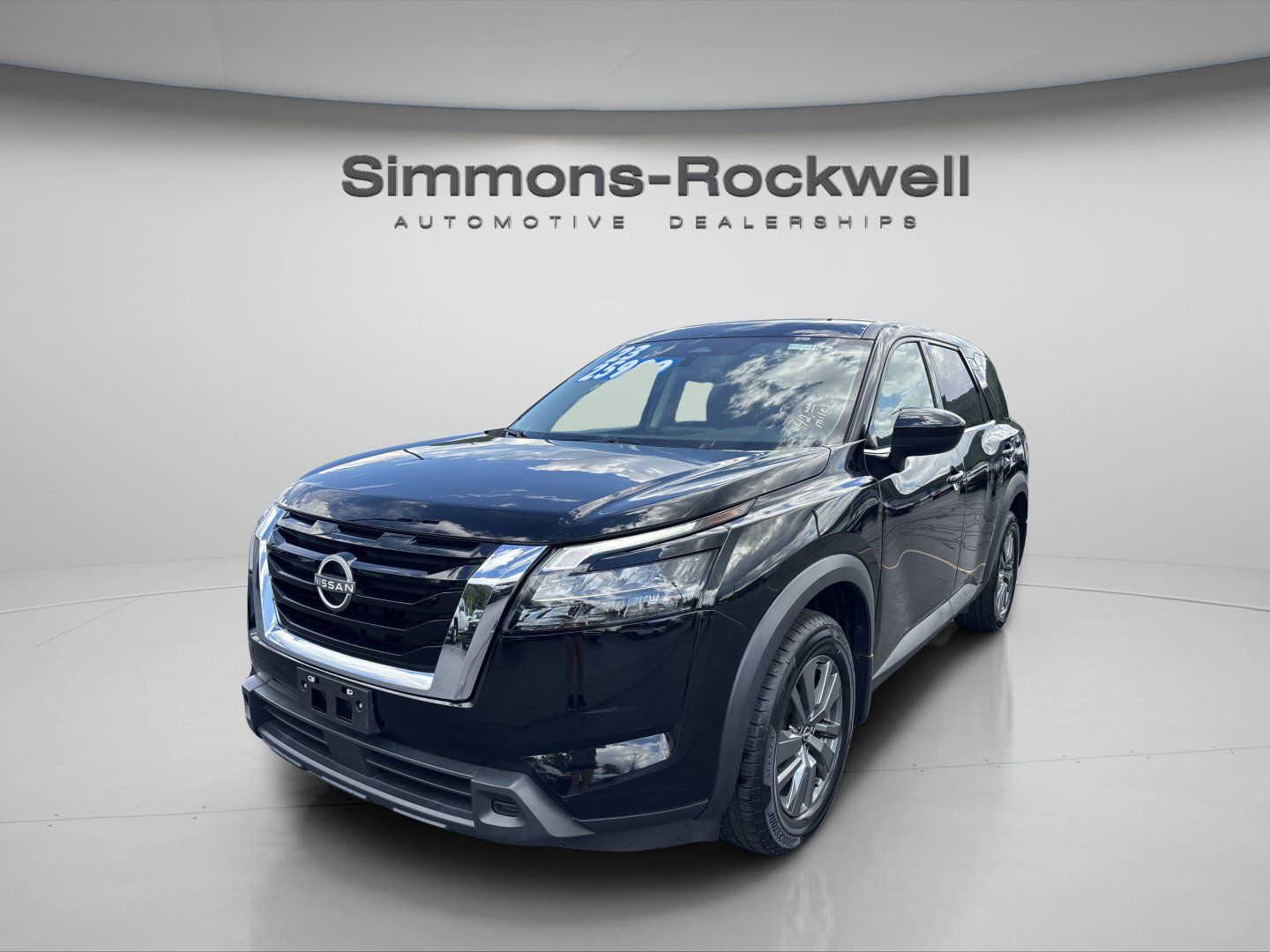 Used 2023 Nissan Pathfinder S AWD/4WD image 2