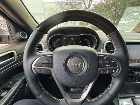 Used 2017 Jeep Grand Cherokee Overland w/ Jeep Active Safety Group image 23