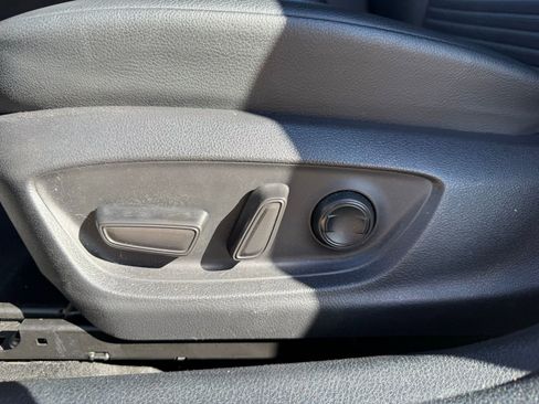 Used 2022 Toyota Camry SE w/ Carpet Mat Package (TMS) image 31